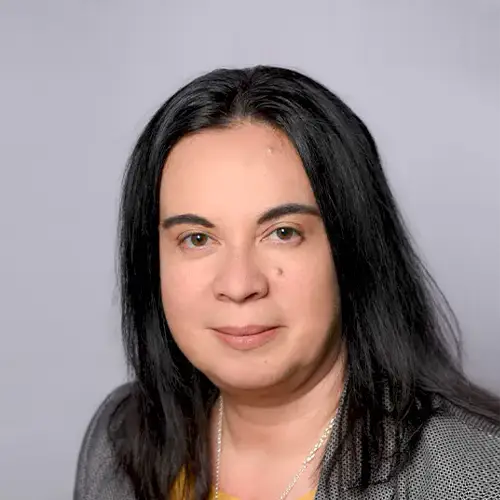 Gabriela R. Loayza