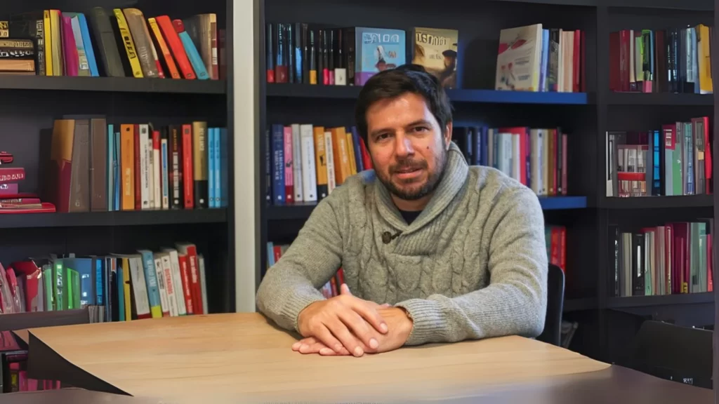 Renato Cisneros participará en la Feria Internacional del Libro de Columbus 2025 organizada por la AEO.