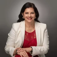 Retrato profesional de Onexi Alvarado, psicóloga, escritora y conferencista asociada a la AEO.