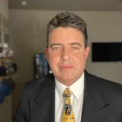 José Fontao, escritor asociado de la Asociación de Escritores de Ohio, retrato oficial.