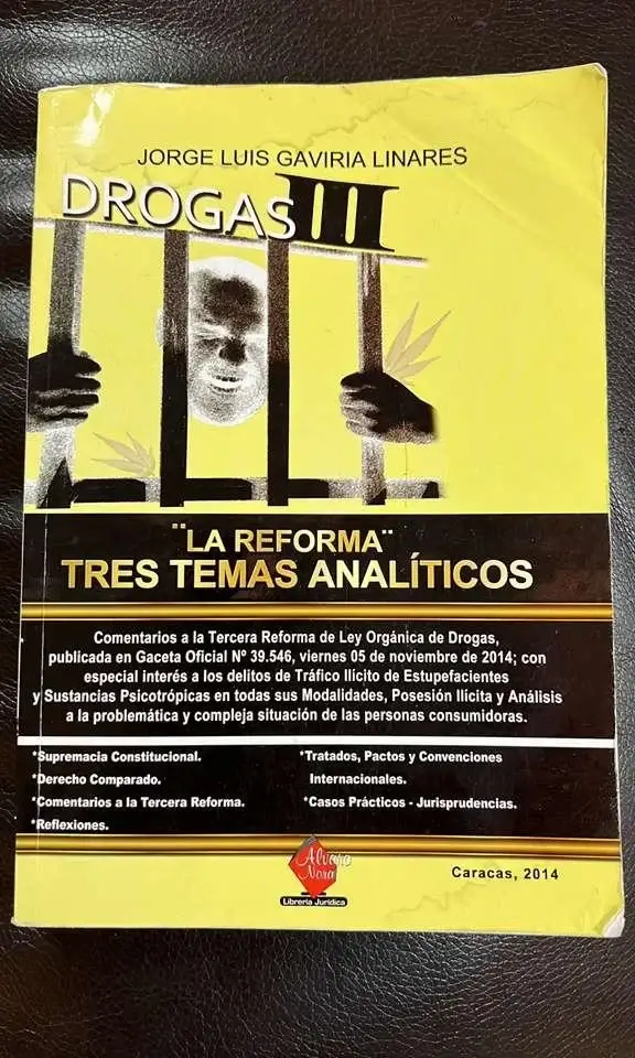 Portada del libro Drogas III – La Reforma: Tres Temas Analíticos, obra jurídica de Jorge Luis Gaviria Linares.