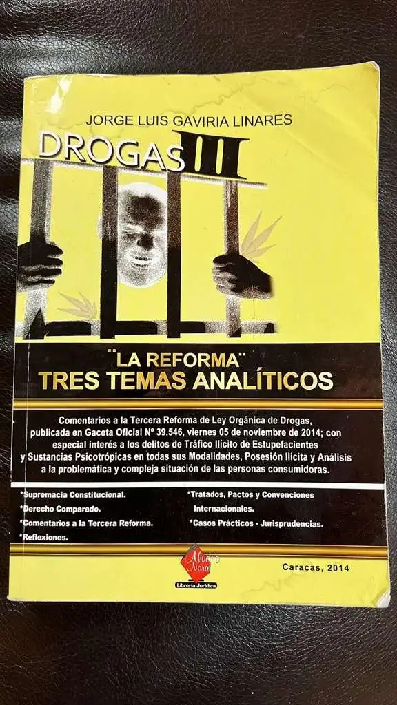 Portada del libro Drogas III – La Reforma: Tres Temas Analíticos, obra jurídica de Jorge Luis Gaviria Linares.
