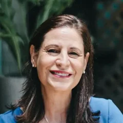 "Foto de perfil de Cecilia Rivero, escritora de la Asociación de Escritores de Ohio