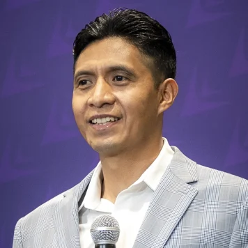 Bernardo Brito, autor y conferencista especializado en liderazgo, desarrollo personal y crecimiento espiritual